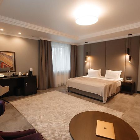 Riverside- Hotel And Mice TTchernihiv Extérieur photo