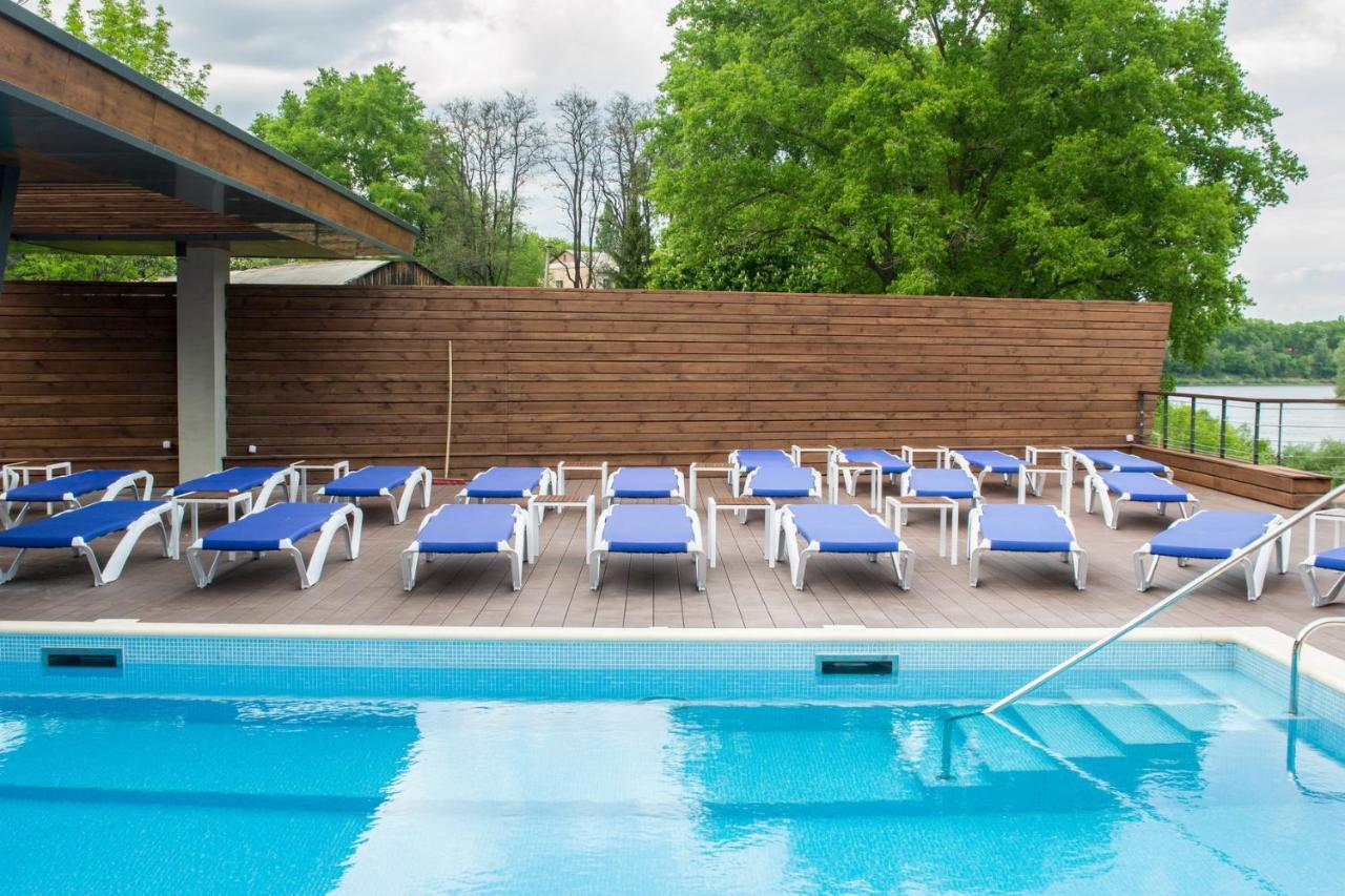 Riverside- Hotel And Mice TTchernihiv Extérieur photo