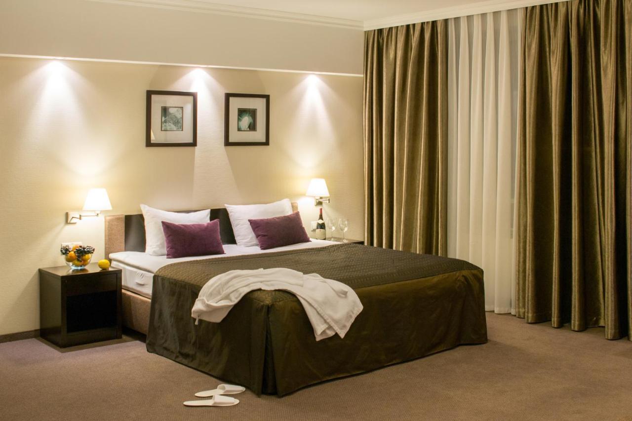 Riverside- Hotel And Mice TTchernihiv Extérieur photo