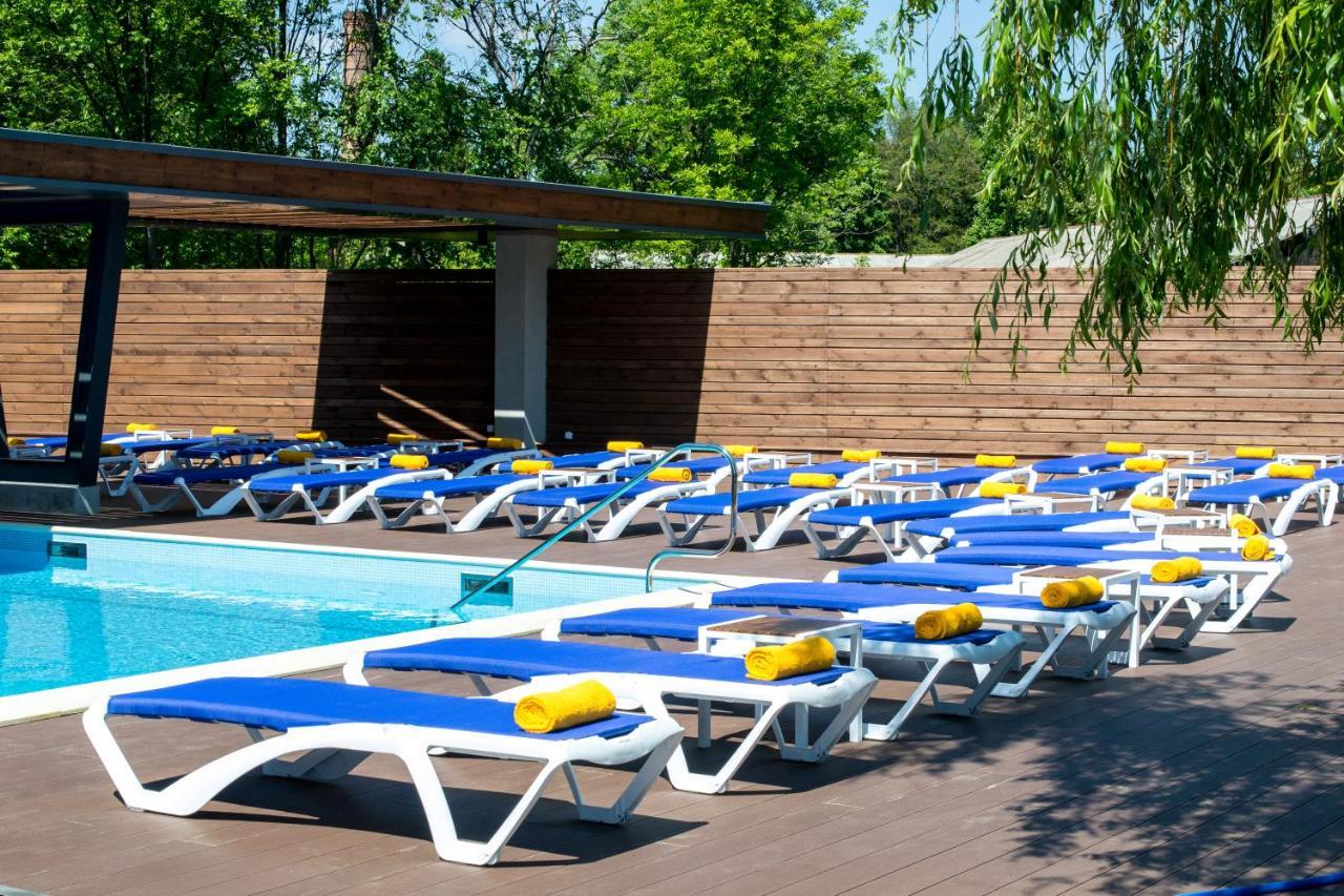 Riverside- Hotel And Mice TTchernihiv Extérieur photo
