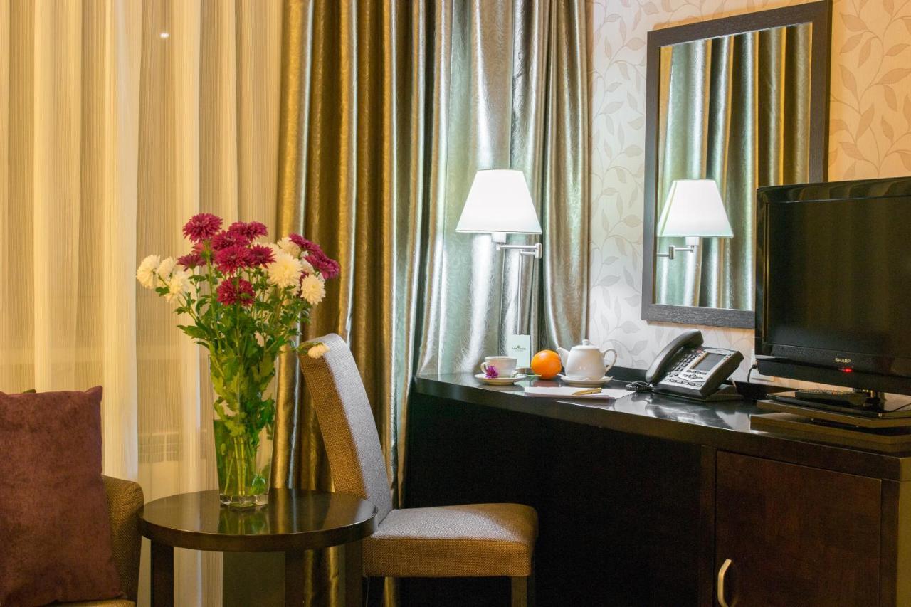 Riverside- Hotel And Mice TTchernihiv Extérieur photo