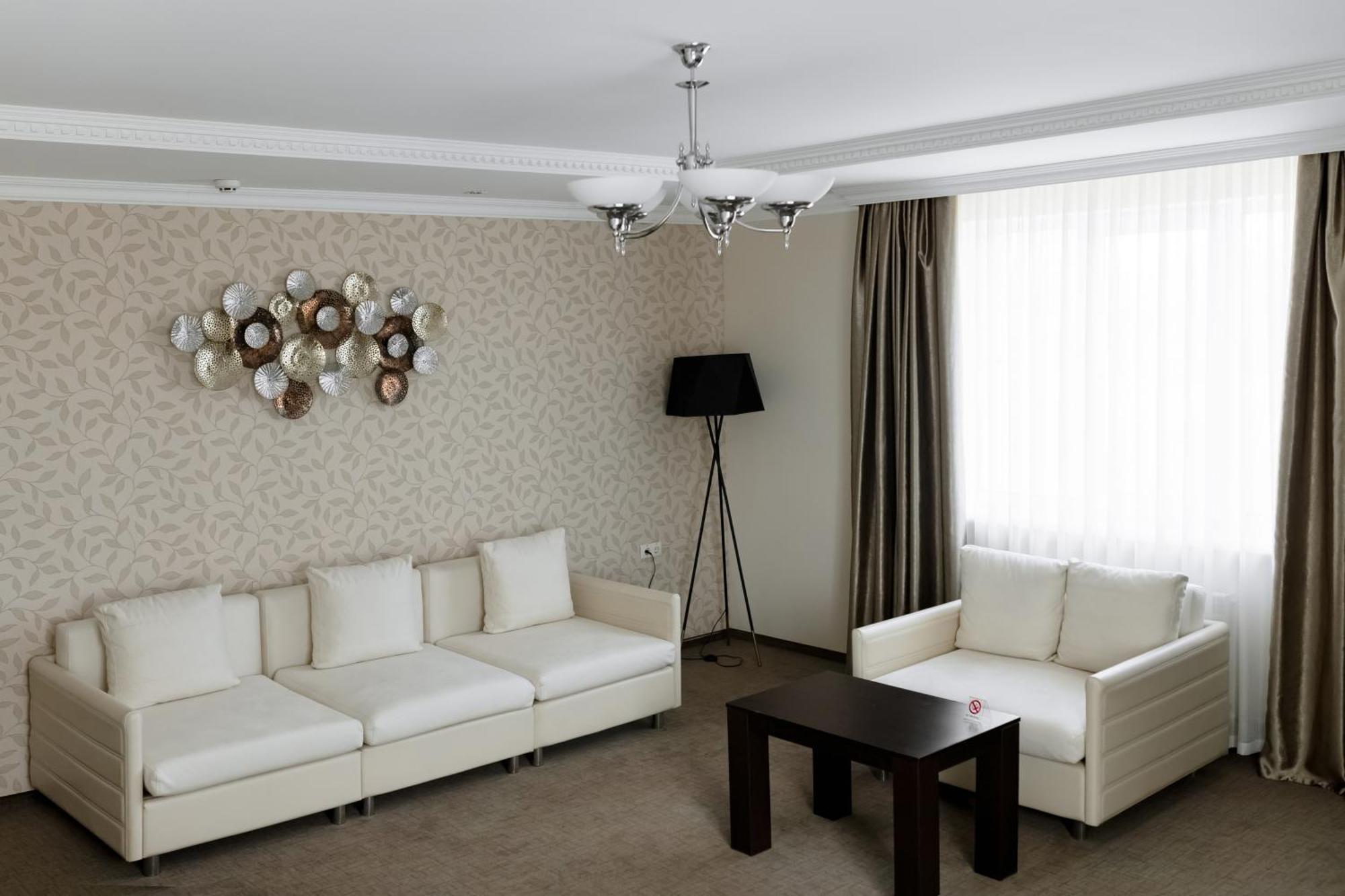 Riverside- Hotel And Mice TTchernihiv Extérieur photo