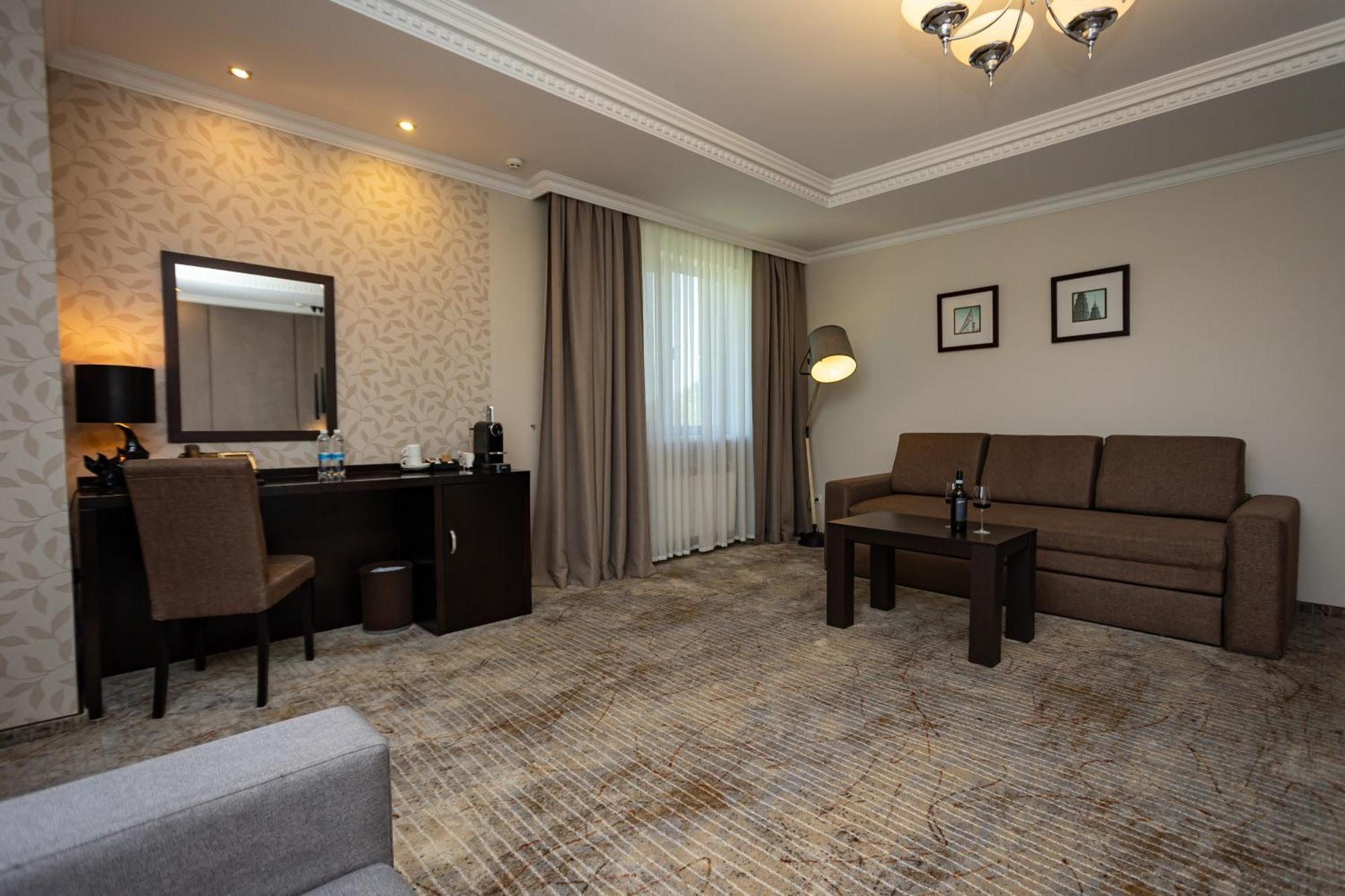 Riverside- Hotel And Mice TTchernihiv Extérieur photo