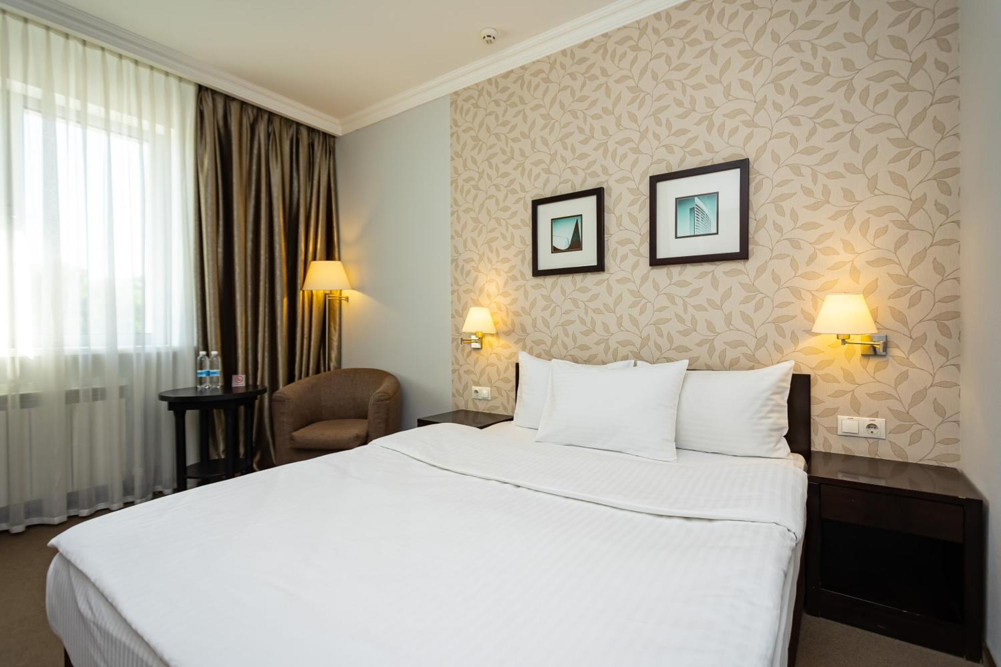 Riverside- Hotel And Mice TTchernihiv Extérieur photo