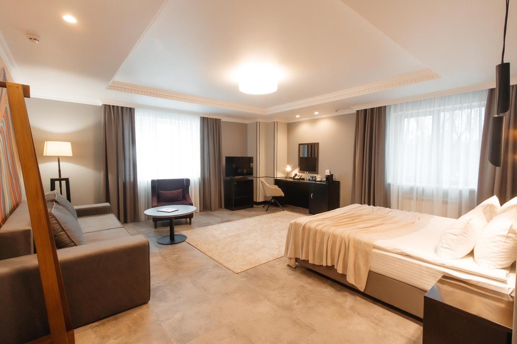Riverside- Hotel And Mice TTchernihiv Extérieur photo