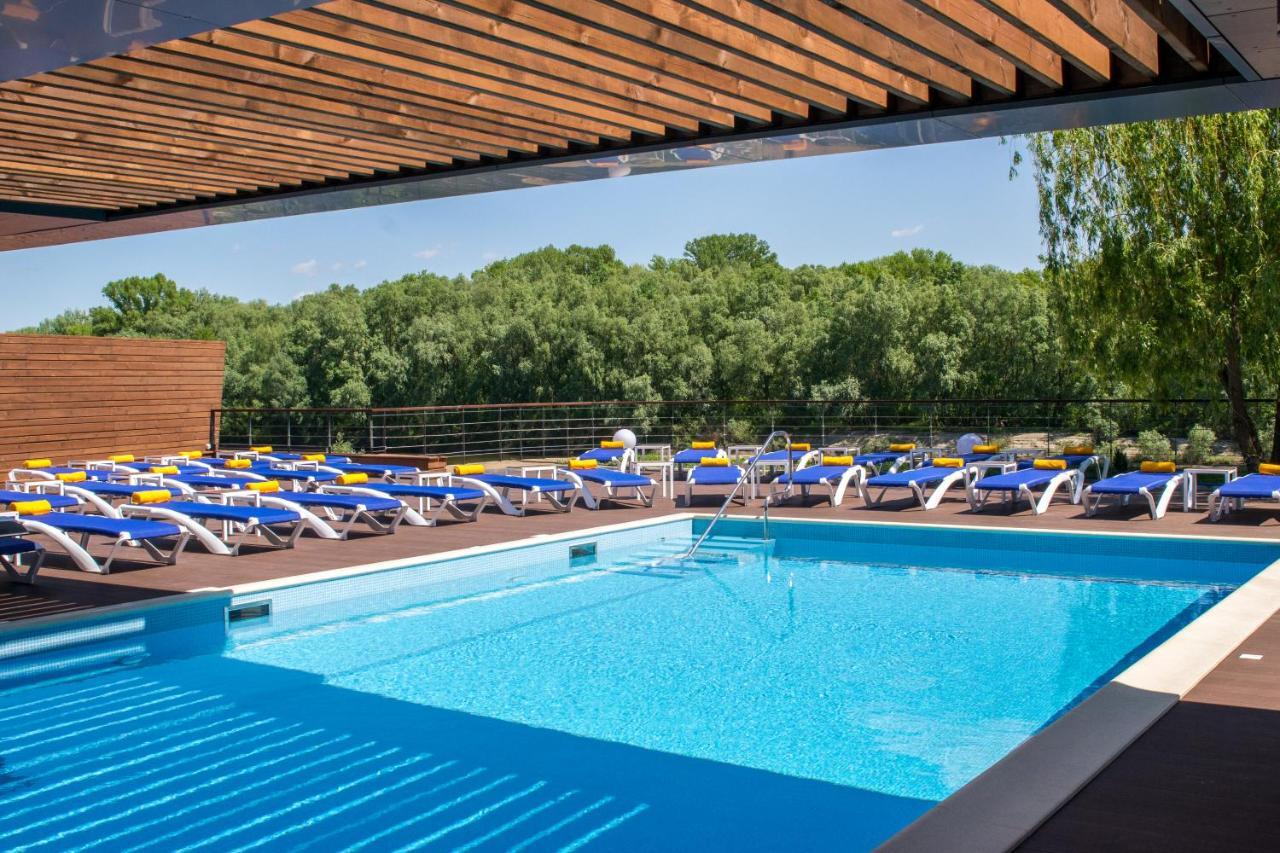 Riverside- Hotel And Mice TTchernihiv Extérieur photo