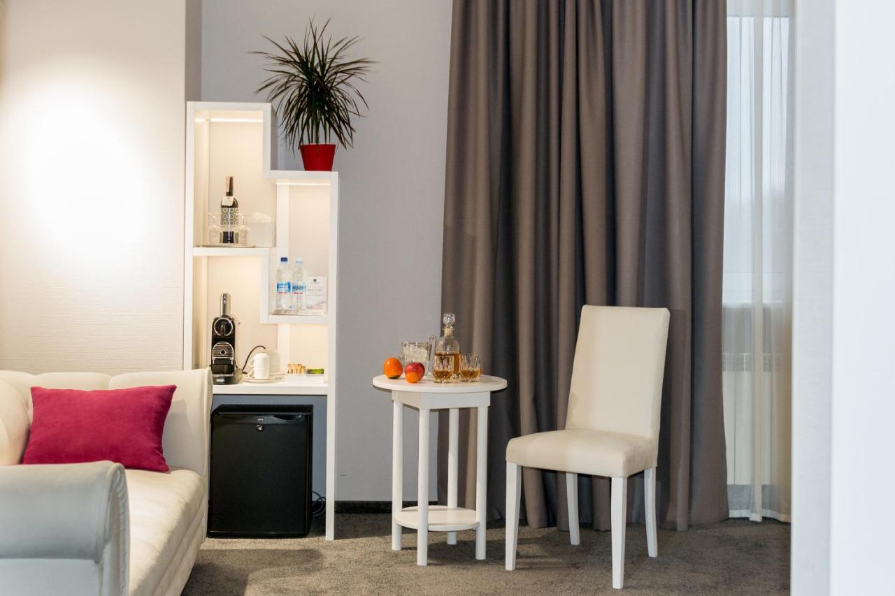Riverside- Hotel And Mice TTchernihiv Extérieur photo